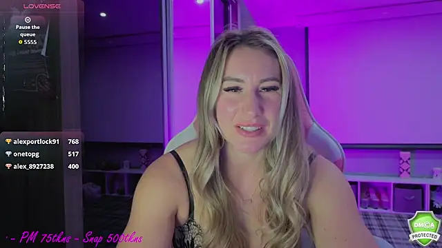 Snapshot of Daisydelicious chatting on November 3, 2025, 9:16 pm Daisydelicious online show from November 3, 2025, 9:16 pm