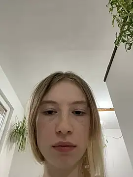 Snapshot of minidivaa_ chatting on January 8, 2025, 5:16 am minidivaa  online show from January 8, 2025, 5:16 am