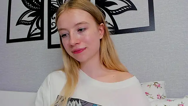 Snapshot of minidivaa_ chatting on January 25, 2025, 2:15 am minidivaa  online show from January 25, 2025, 2:15 am