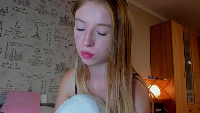 Snapshot of minidivaa_ chatting on September 13, 2025, 7:24 pm minidivaa  online show from September 13, 2025, 7:24 pm