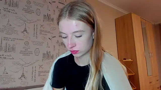 Snapshot of minidivaa_ chatting on September 21, 2025, 8:10 pm minidivaa  online show from September 21, 2025, 8:10 pm