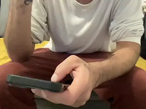 4small4inchlol online show from December 1, 2025, 2:11 pm