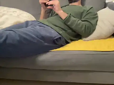 4small4inchlol online show from December 4, 2025, 11:46 pm