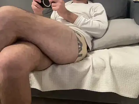 4small4inchlol online show from March 26, 2026, 7:52 pm