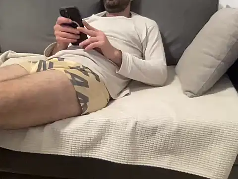 4small4inchlol online show from March 27, 2026, 11:15 pm