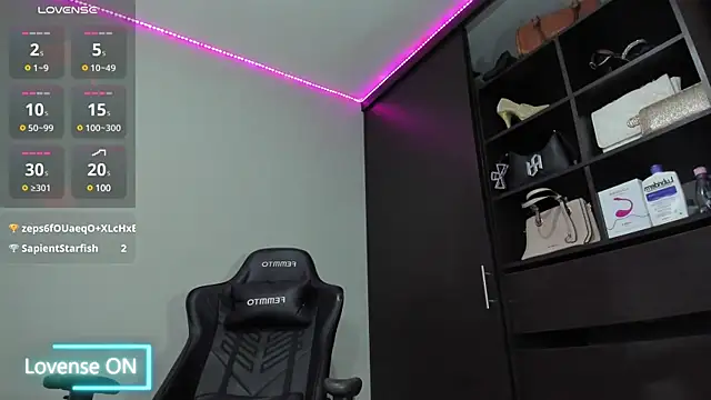 Snapshot of MeganDaviees chatting on February 17, 2025, 1:25 am MeganDaviees online show from February 17, 2025, 1:25 am