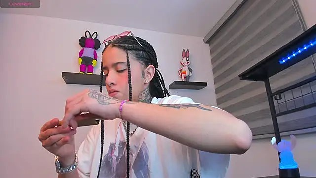 Snapshot of Gangster_Girl chatting on January 13, 2026, 3:23 am Gangster Girl online show from January 13, 2026, 3:23 am