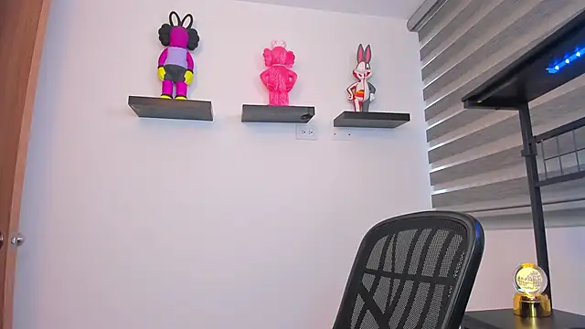 Gangster Girl online show from April 10, 2026, 5:39 pm