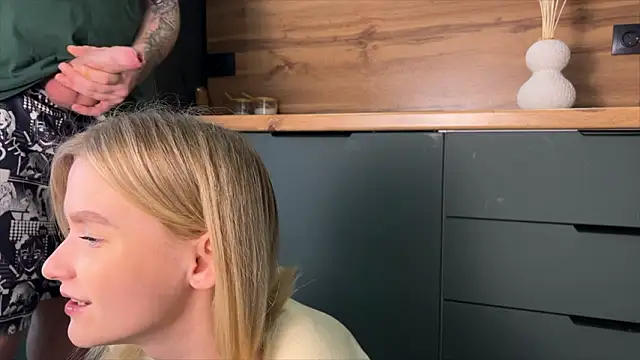 Adelovenick online show from February 15, 2026, 7:38 am