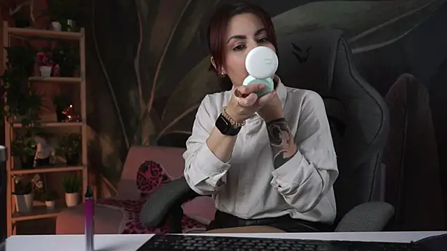 Snapshot of Lana__May chatting on October 19, 2025, 6:03 am Lana May online show from October 19, 2025, 6:03 am