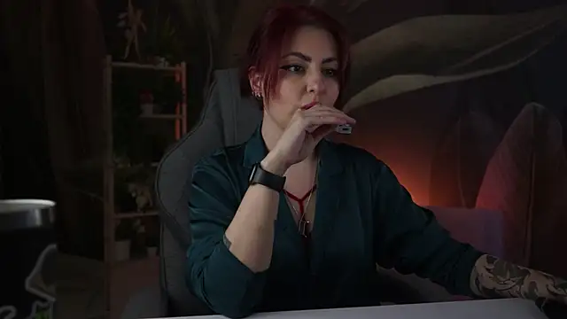 Lana  May online show from November 3, 2025, 5:42 am