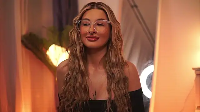 Snapshot of AvaShayy chatting on March 2, 2025, 12:20 am AvaShayy online show from March 2, 2025, 12:20 am