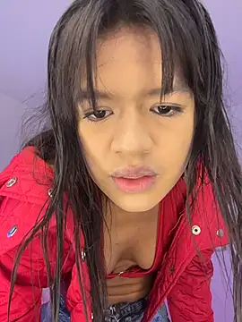 meganthompsonn22 online show from October 15, 2025, 5:13 pm