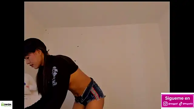 meganthompsonn22 online show from November 12, 2025, 1:44 pm