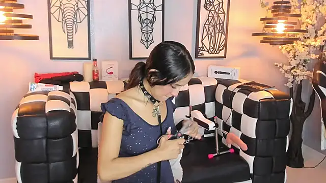 SARAFOXX  online show from January 4, 2025, 5:37 pm