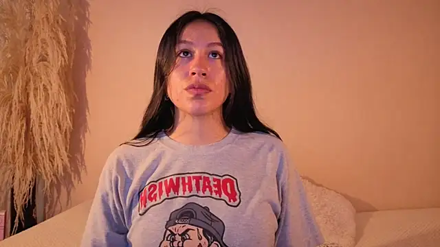 EmiGomez  online show from December 1, 2025, 11:37 am