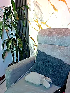 EmiGomez  online show from April 13, 2026, 12:54 pm