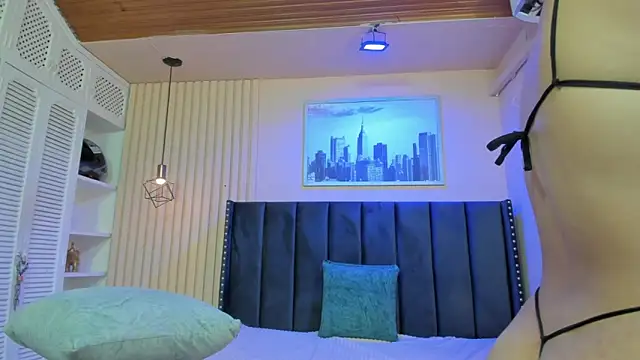 viiolett lee online show from March 7, 2026, 7:44 pm