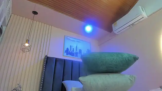 viiolett lee online show from March 17, 2026, 9:18 pm