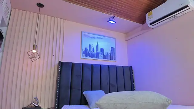 viiolett lee online show from April 11, 2026, 8:35 pm