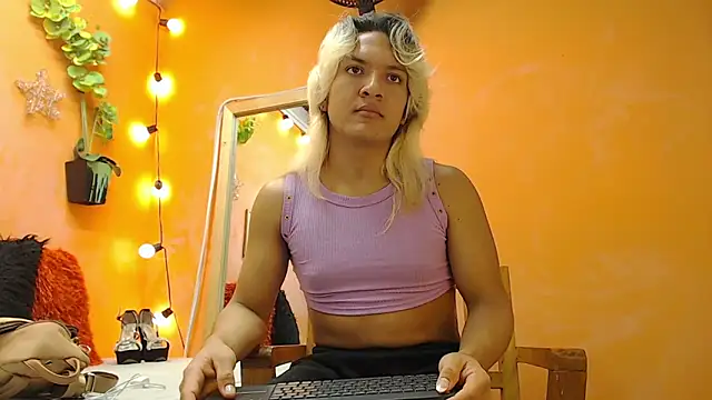 aslyhernandez 7 online show from January 15, 2025, 11:21 am