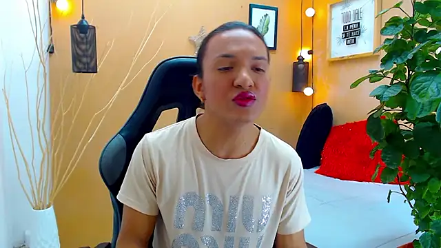 aslyhernandez 7 online show from September 17, 2025, 12:07 pm