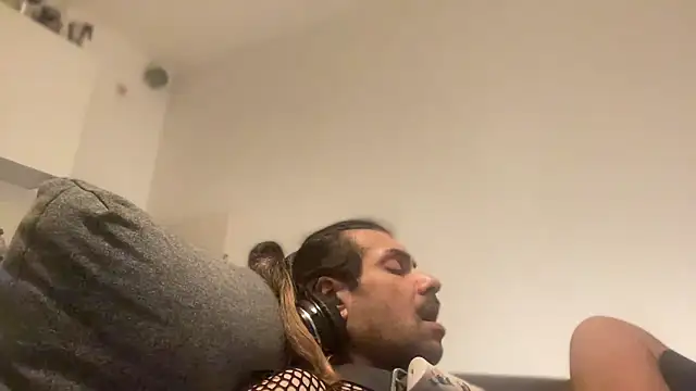 P4RtYBOII92 online show from February 15, 2026, 7:51 am