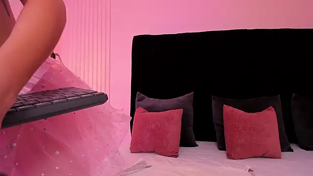 shaina vasquez online show from November 8, 2025, 5:40 am