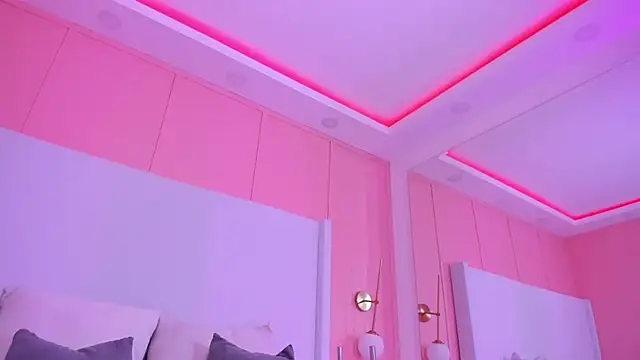 shaina vasquez online show from December 21, 2025, 7:32 pm