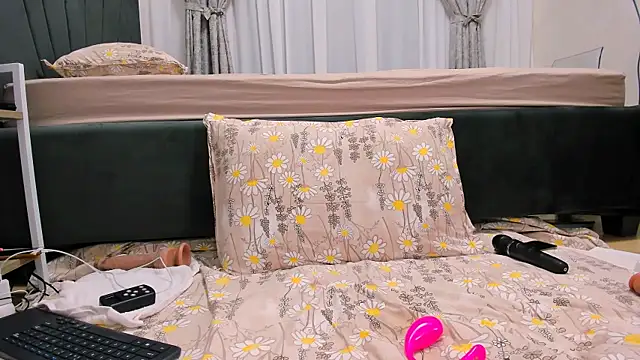 Snapshot of wowsquirtx chatting on February 13, 2025, 6:41 am wowsquirtx online show from February 13, 2025, 6:41 am