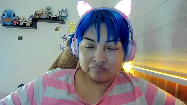 Shaddycute  online show from November 2, 2025, 5:04 pm