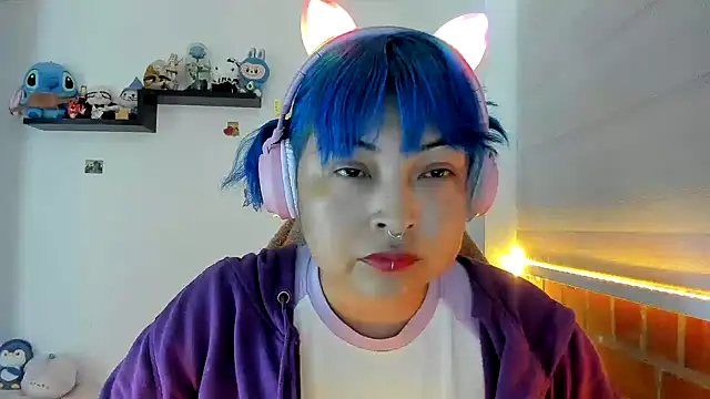 Shaddycute  online show from November 5, 2025, 3:56 pm