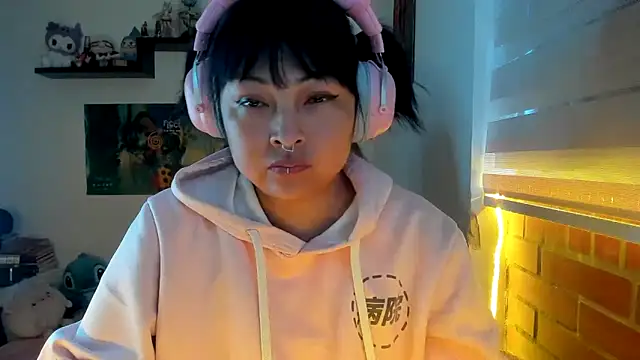 Shaddycute  online show from February 23, 2026, 12:24 pm