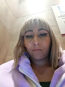 florecita9 online show from December 15, 2024, 1:02 am