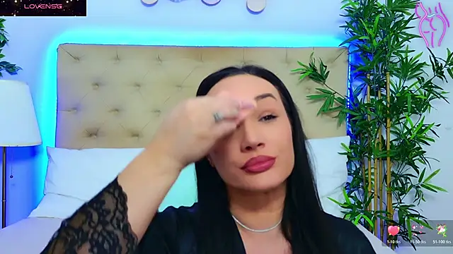 DaliyaArabian online show from November 28, 2025, 1:03 pm