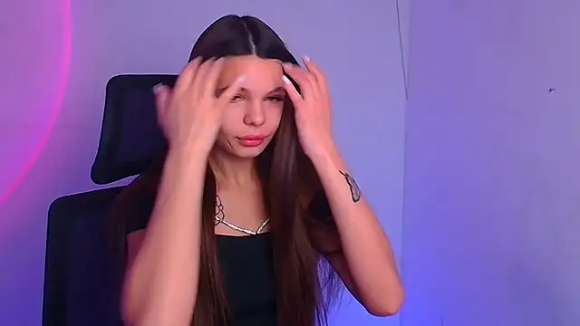 Snapshot of Hanna_Way chatting on December 17, 2024, 6:35 am Hanna Way online show from December 17, 2024, 6:35 am