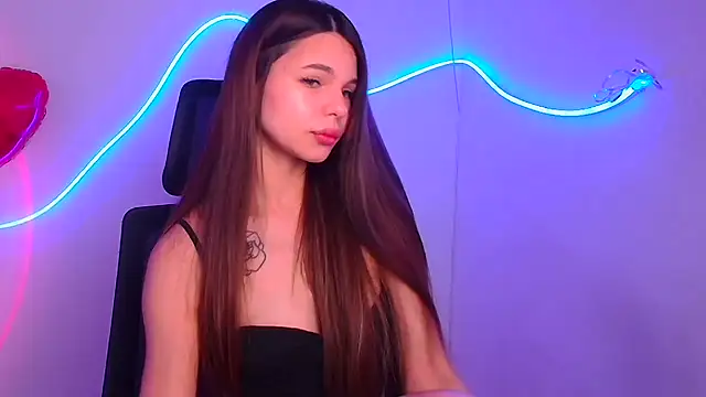 Snapshot of Hanna_Way chatting on February 19, 2025, 7:17 am Hanna Way online show from February 19, 2025, 7:17 am