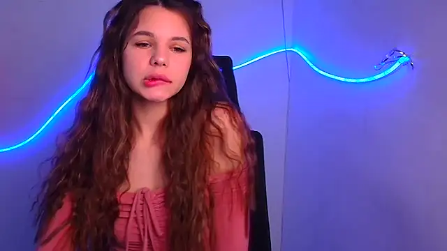 Snapshot of Hanna_Way chatting on February 20, 2025, 7:01 am Hanna Way online show from February 20, 2025, 7:01 am