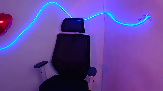 Snapshot of Hanna_Way chatting on February 20, 2025, 10:05 am Hanna Way online show from February 20, 2025, 10:05 am