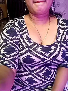 Snapshot of ella_mariya chatting on December 6, 2024, 4:17 pm ella mariya online show from December 6, 2024, 4:17 pm