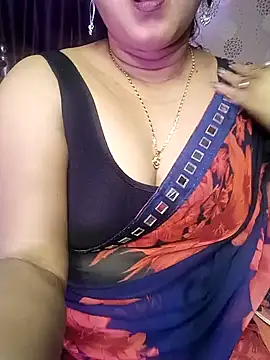 Snapshot of ella_mariya chatting on December 8, 2024, 10:19 am ella mariya online show from December 8, 2024, 10:19 am