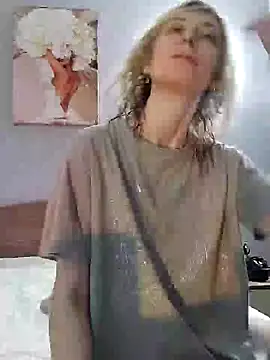 Snapshot of AvelinaLeoni chatting on December 25, 2024, 5:48 am AvelinaLeoni online show from December 25, 2024, 5:48 am