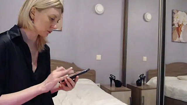 Snapshot of AvelinaLeoni chatting on January 27, 2025, 6:41 am AvelinaLeoni online show from January 27, 2025, 6:41 am