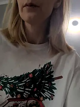 Snapshot of AvelinaLeoni chatting on February 19, 2026, 6:31 am AvelinaLeoni online show from February 19, 2026, 6:31 am