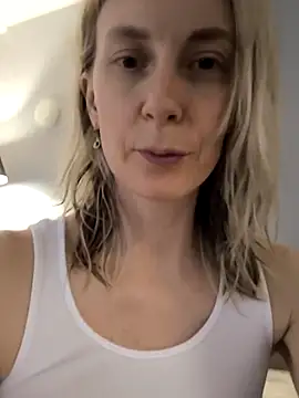 Snapshot of AvelinaLeoni chatting on March 2, 2026, 6:36 am AvelinaLeoni online show from March 2, 2026, 6:36 am