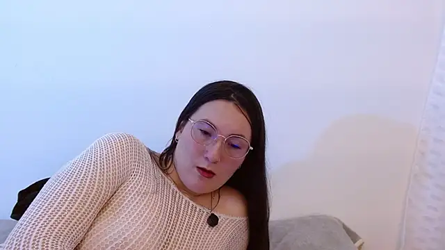 Elle Lee  online show from June 24, 2026, 3:44 pm