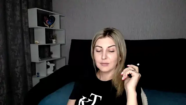 Amelia Harper online show from December 10, 2024, 3:12 pm