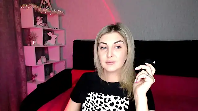 Amelia Harper online show from December 18, 2024, 2:17 pm