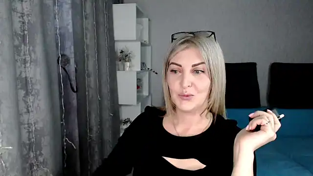 Amelia Harper online show from March 11, 2025, 3:12 pm