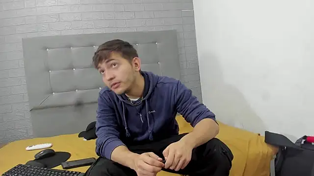 Snapshot of DiegoRogue_ chatting on December 13, 2024, 1:12 pm DiegoRogue online show from December 13, 2024, 1:12 pm